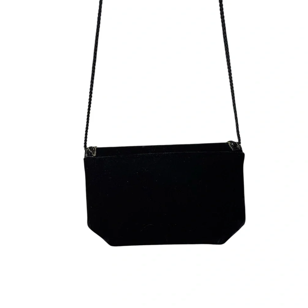 Clutch Elegant Black Velvet w/ Gold Details. Can be‎ used with or without strap